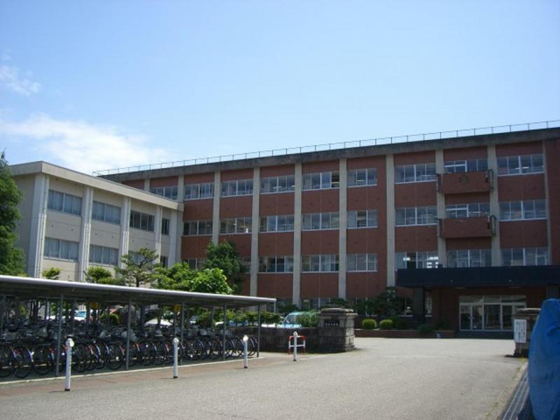 中学校　速星中学校（中学校）まで556m