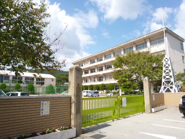 小学校　児島小学校（小学校）まで563m
