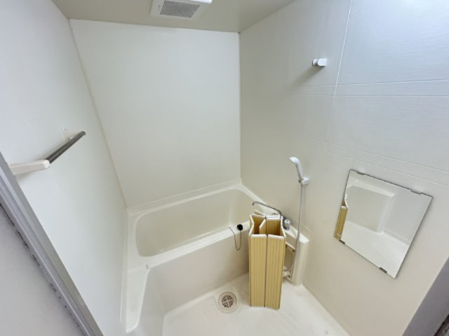 バス・シャワールーム　※別部屋同間取りのお写真となります。参考にご覧くださいませ。