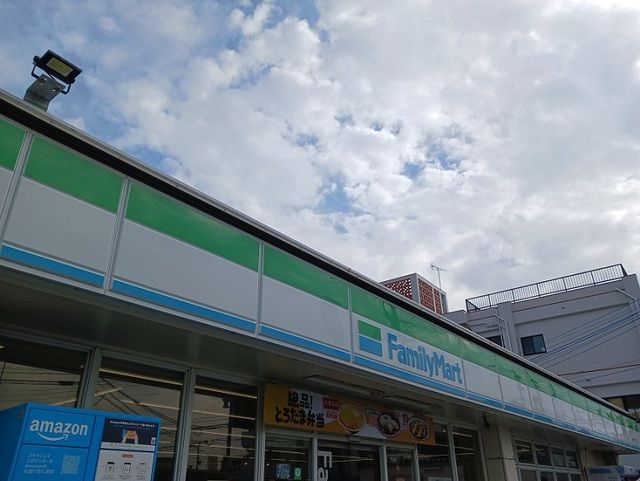 コンビニ　ファミリーマート我如古二丁目店（コンビニ）まで210m