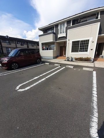 駐車場　駐車場に車を止められます