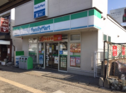 コンビニ　ファミリーマート　近江八幡駅前店（コンビニ）まで200m