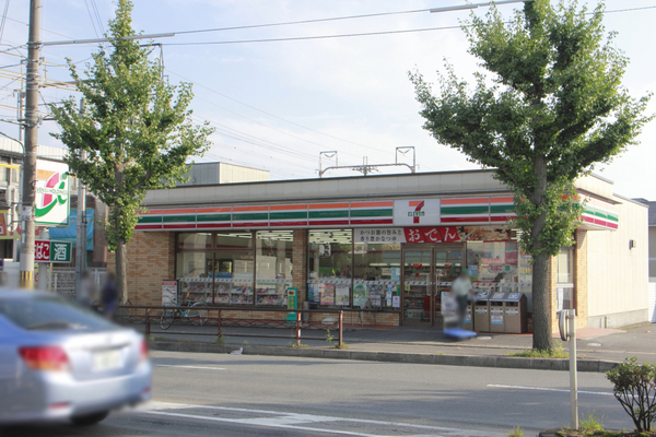 コンビニ　セブンイレブン京都上久世店（コンビニ）まで332m