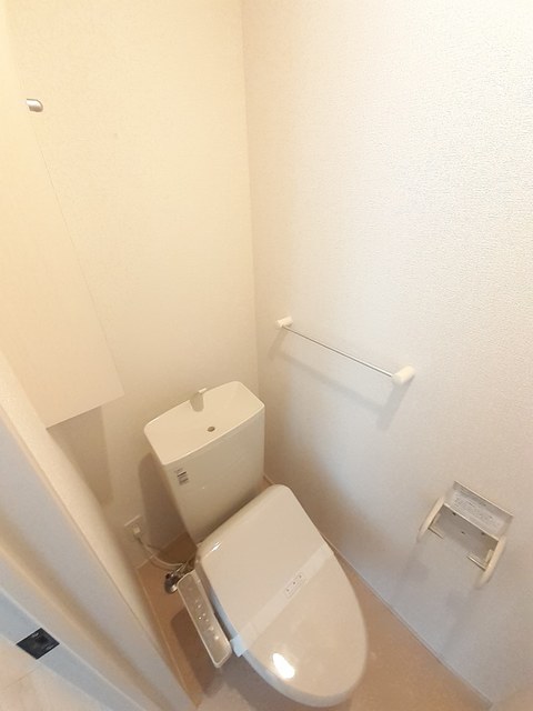 岡山電軌清輝橋線 東中央町駅 徒歩5分 2階建 築9年のトイレ写真