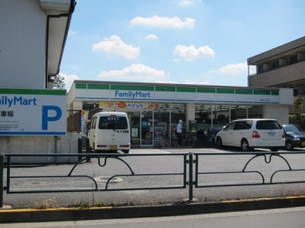 コンビニ　ファミリーマート赤塚二丁目店（コンビニ）まで301m