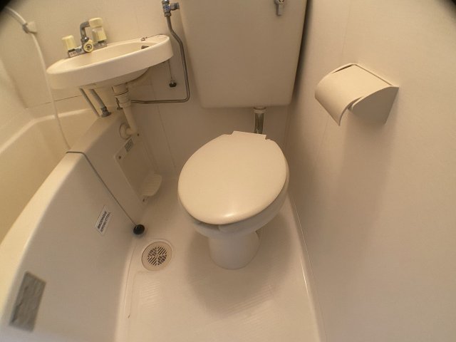 トイレ　浴室内にトイレがあります！