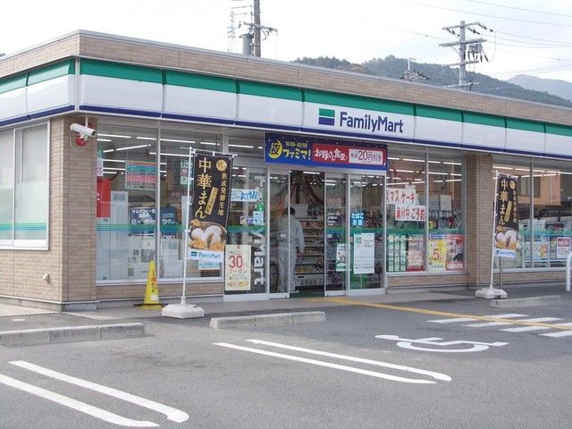 コンビニ　ファミリーマート　大津国分店（コンビニ）まで450m