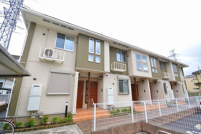 ＪＲ青梅線 小作駅 バス乗車時間：11分 最寄りバス停で下車 徒歩6分 築13年