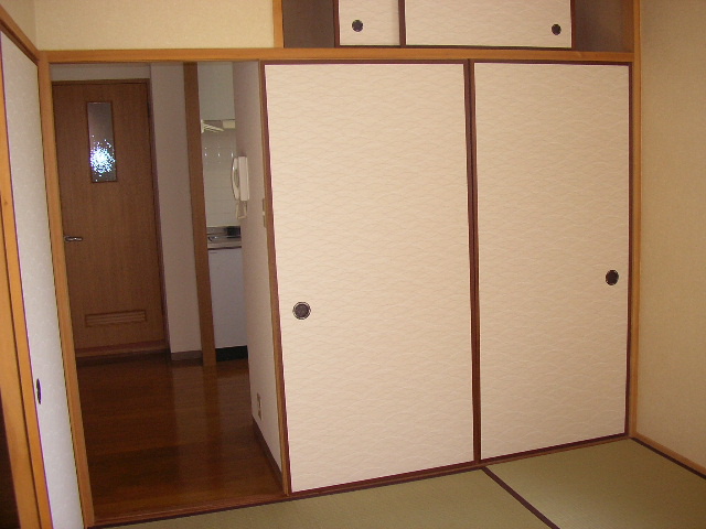 ハイロ-ム北昭和IIの居間写真