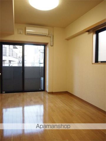 ルーブル白金高輪弐番館の居間写真