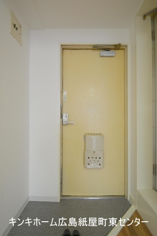 広島電鉄皆実線 比治山下駅 徒歩7分 5階建 築42年の玄関写真
