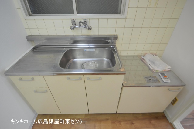 広島電鉄皆実線 比治山下駅 徒歩7分 5階建 築42年のキッチン写真