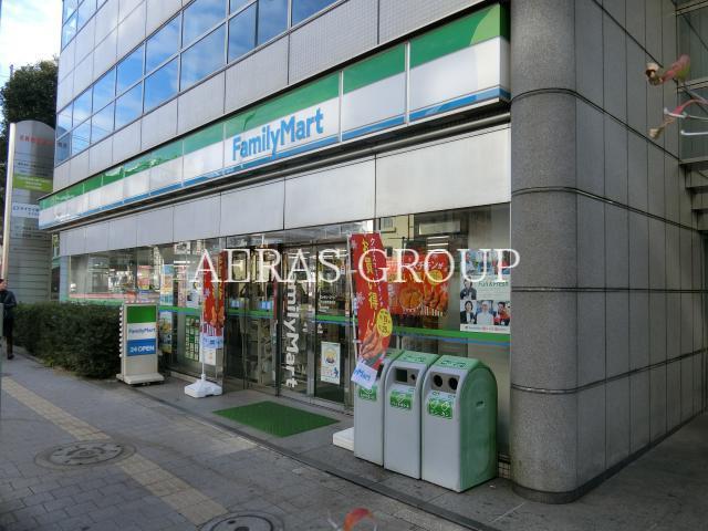 コンビニ　ファミリマート千住警察署前店（コンビニ）まで156m
