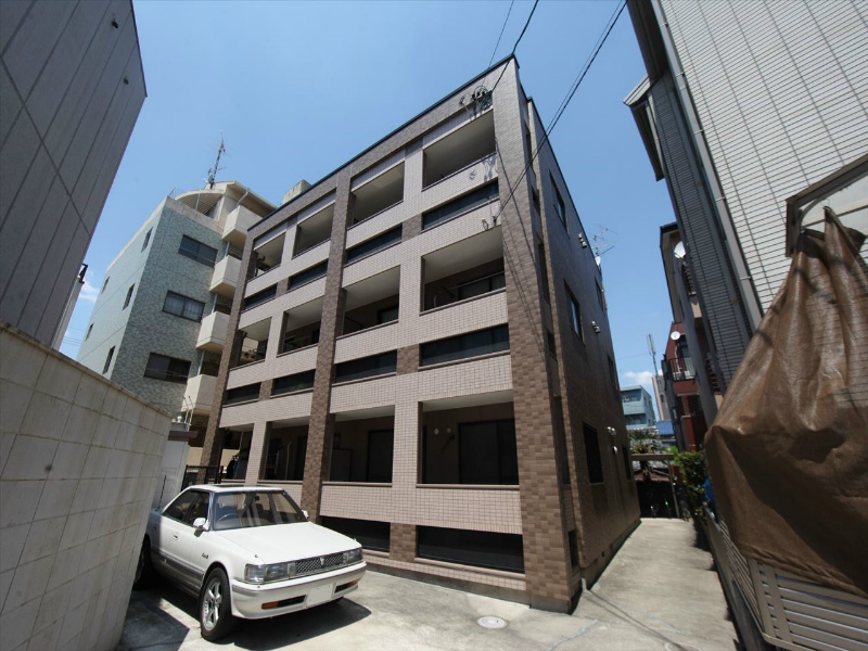 建物外観　外観　屋根付き駐輪場　敷地内平面駐車場