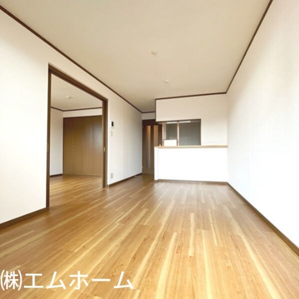 居室・リビング　ＬＤＫ10.4帖　カウンターキッチン　南向きバルコニー