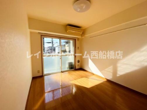 VISTA COURT MAIHAMAの居間写真