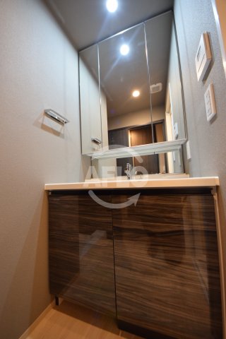 洗面設備　ネベル大阪上本町　洗面脱衣所