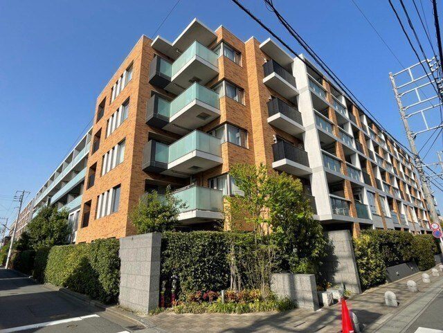 建物外観　オートロック完備