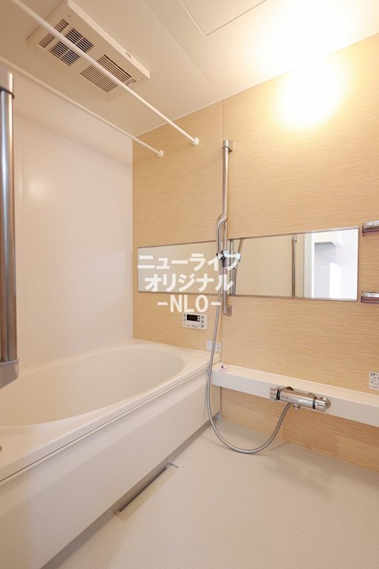 バス・シャワールーム　追焚機能はもちろん浴室乾燥機付きです！