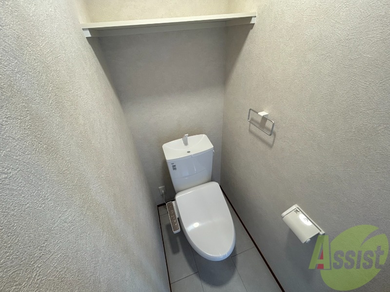 トイレ　トイレは温水洗浄便座付で快適に過ごせそうです。