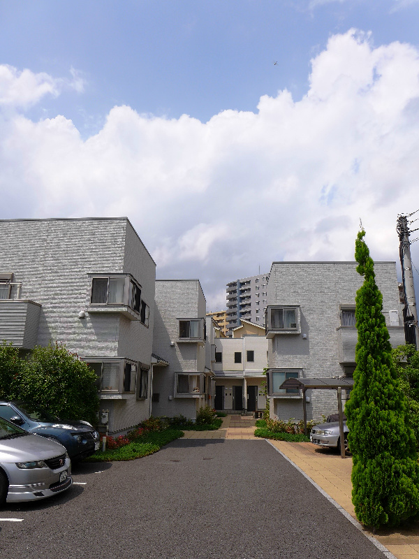収納　サンドラッグ 梅島店