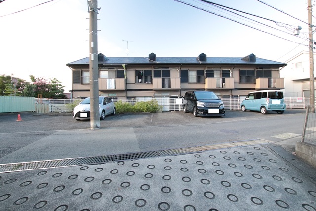 駐車場　建物前に、敷地内駐車場（空き確認要）