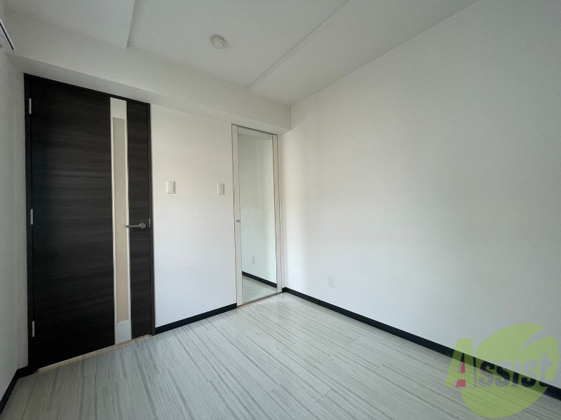 その他部屋・スペース　寝室はこちらです。光が差し込む、温かみのあるお部屋です。