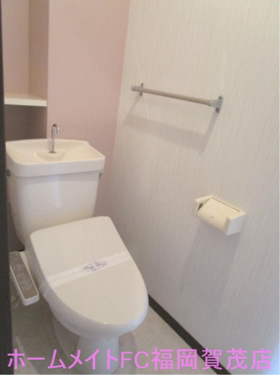 地下鉄七隈線 賀茂駅 徒歩3分 3階建 築32年のトイレ写真