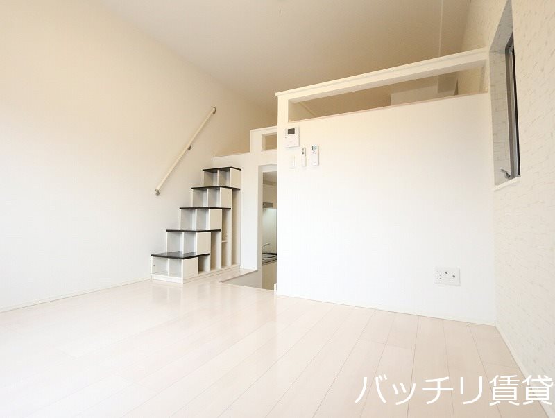 居室・リビング　同型タイプの為、現状を優先致します。