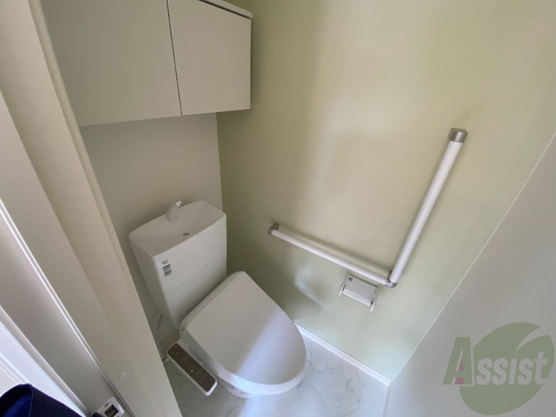 トイレ　トイレはウォシュレット機能付きです。安心して使用できますね。