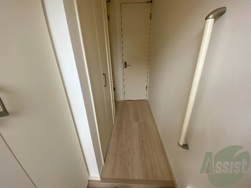 玄関　玄関からの様子です。すぐ部屋が見えないのは安心ですね。
