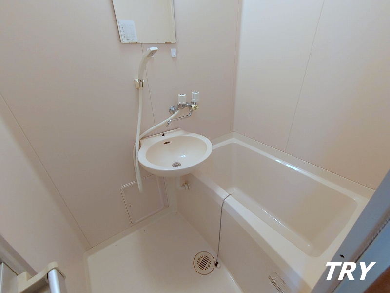 バス・シャワールーム　シャワー付き