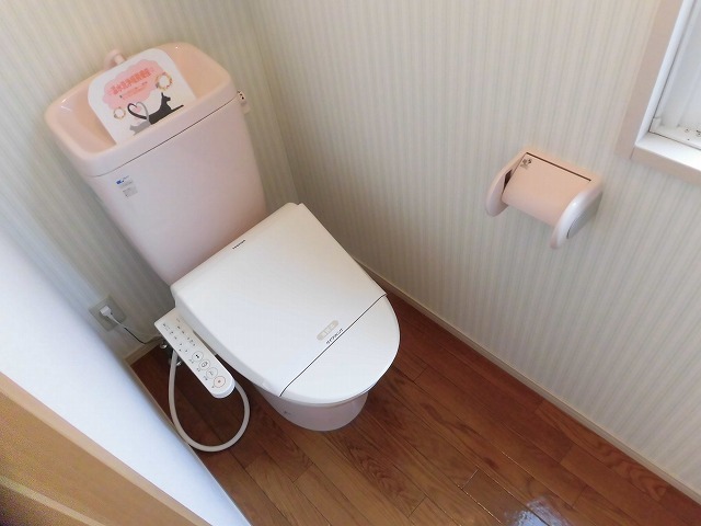 トイレ　ウォシュレット付のトイレは1階と2階にあります