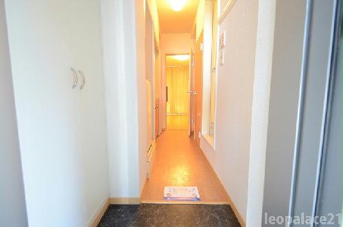 玄関　設備・仕様は号室により異なる為、現況を優先致します。