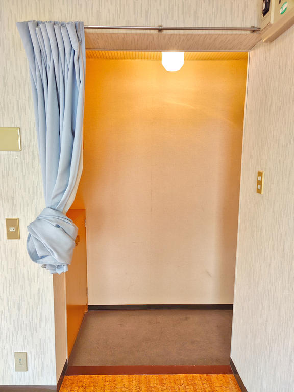 玄関　玄関　シューズボックス付き