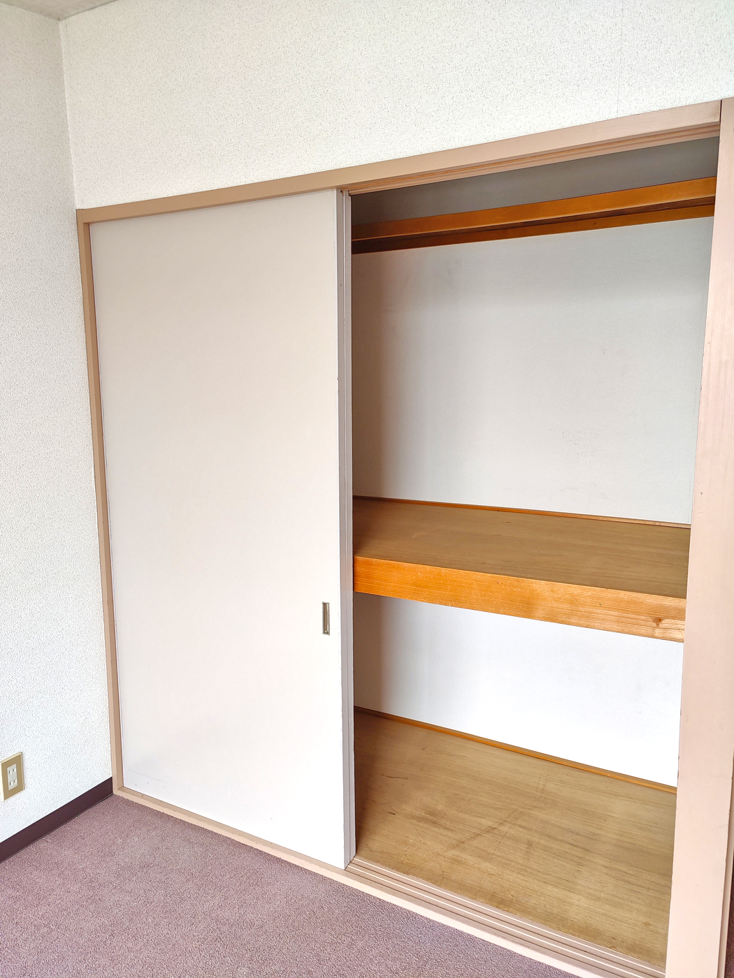 収納　洋室5.2帖　押入