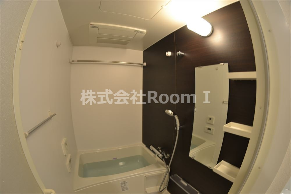 バス・シャワールーム　コンパクトで使いやすいお風呂です ※反転タイプ