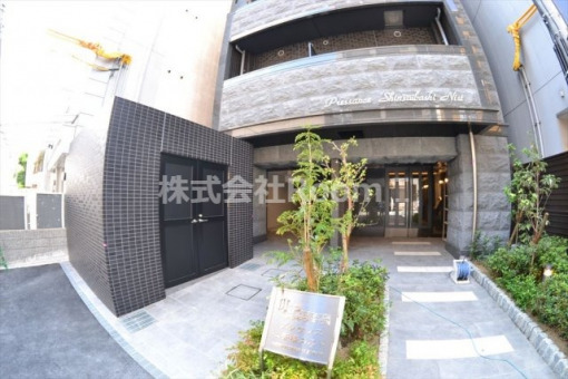 エントランス　ゆとりのあるエントランスです