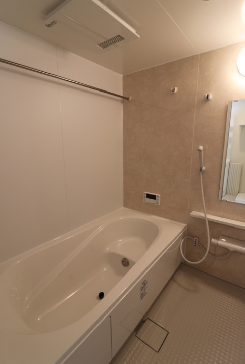 バス・シャワールーム　追い炊き機能付きユニットバス