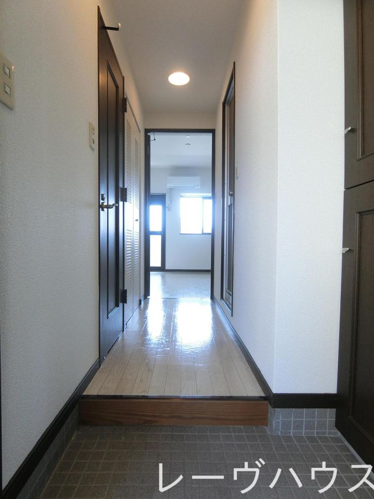 玄関　キッチン