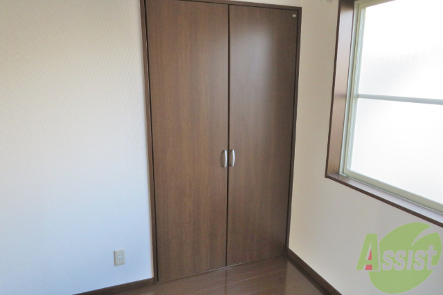 収納　クローゼットはコチラです。中が気になりますね。