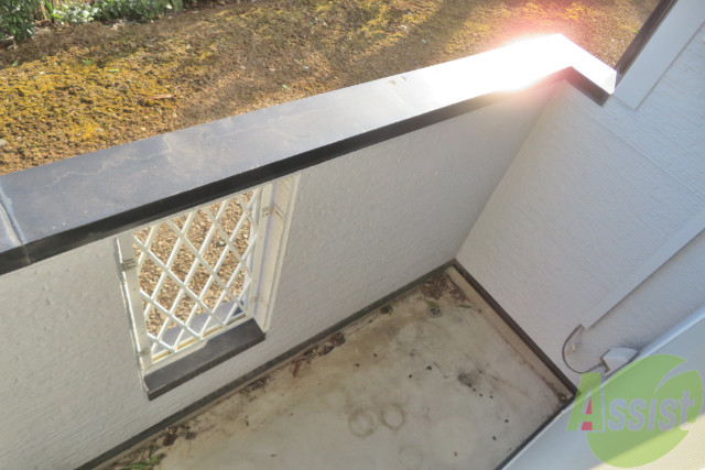 バルコニー　バルコニーは洗濯物を干すのに十分な広さがありますね。