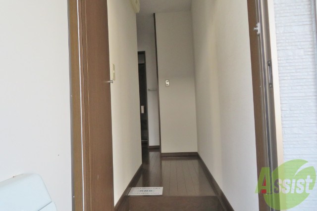 玄関　玄関からの写真です。開けてすぐにお部屋が無いのはいいですね。