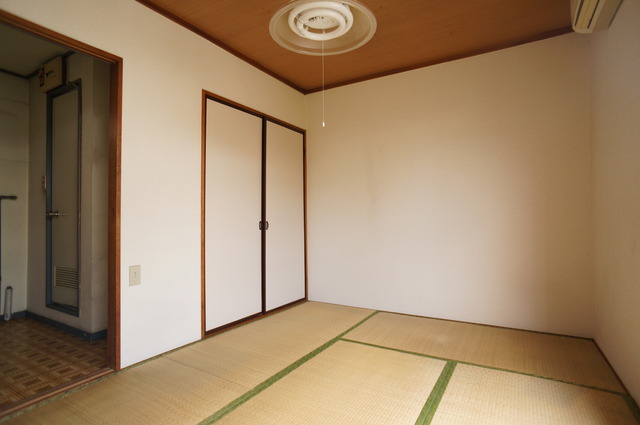 その他部屋・スペース　しっとりと落ち着いた雰囲気の和室。収納も広々使えます！