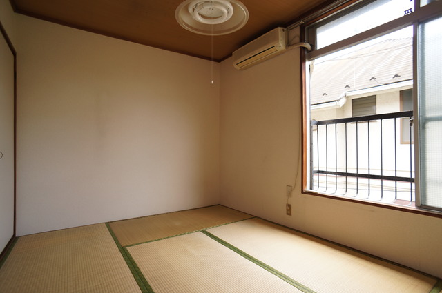 居室・リビング　和室があるので昼寝もそのままゴロゴロ。癒しの空間です！