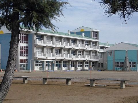 小学校　朝日が丘小学校（小学校）まで700m