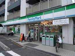 コンビニ　ファミリーマート牛込柳町駅前店（コンビニ）まで321m