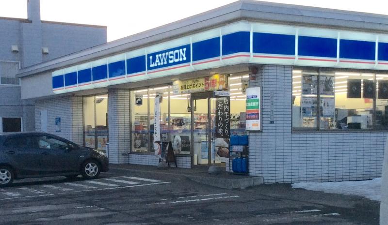 コンビニ　ローソン札幌八軒10条店（コンビニ）まで402m