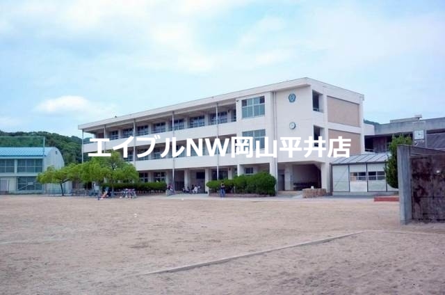 【玉野市迫間のアパートの小学校】