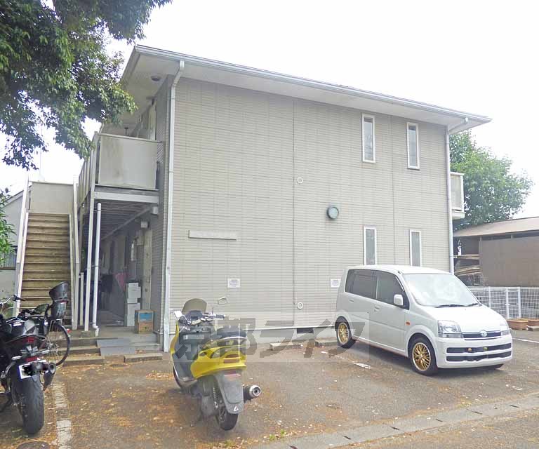 京都市北区西賀茂中川上町のアパートの建物外観